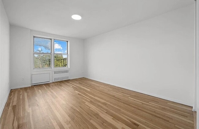 Building Photo - 5425 Valles Ave