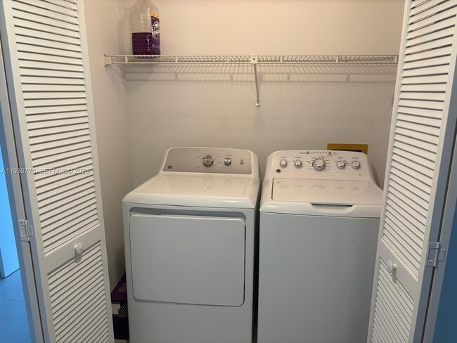 Building Photo - 8855 Collins Ave