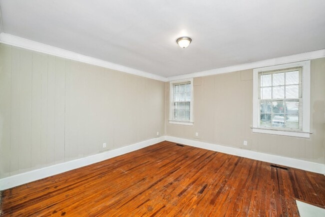 Building Photo - Spacious 2-Bedroom Duplex in Talladega – M...