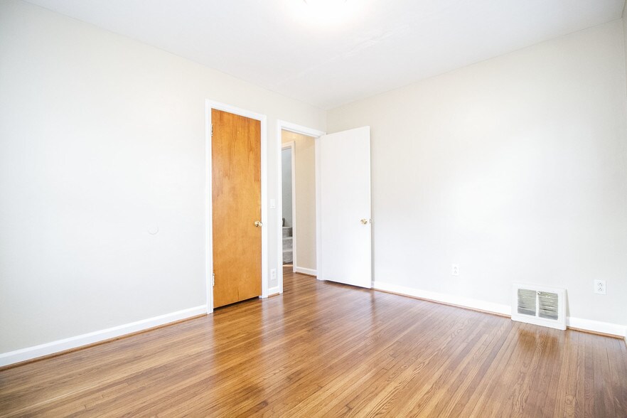 Building Photo - 2125 Loxley Rd