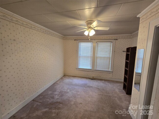 Building Photo - 142 Harris St