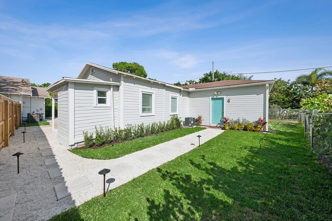 Building Photo - 125 NW 3rd Ave