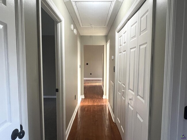 Building Photo - 981 Santa Fe Trail