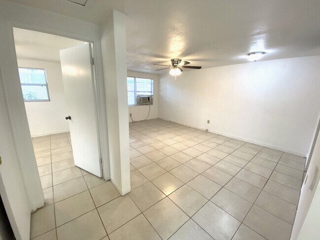 Building Photo - 908 SW 6th Ave