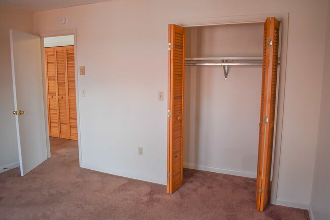 Building Photo - 2 Bedroom in Jersey Shore with 1 Car Garage!