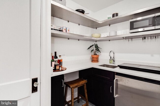 Building Photo - Adams Morgan Condo | Studio | 1 Bath | 310 Sf