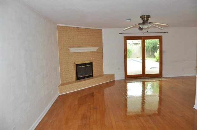 Building Photo - 5519 Caversham Dr