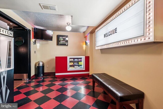 Building Photo - 9454 Newbridge Dr