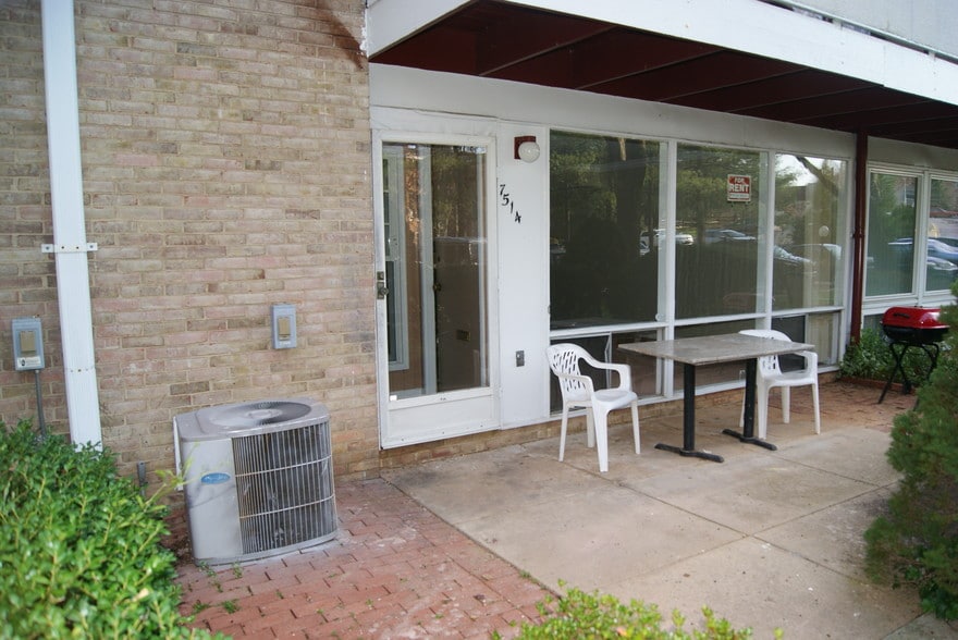 Primary Photo - 7514 Spring Lake Dr