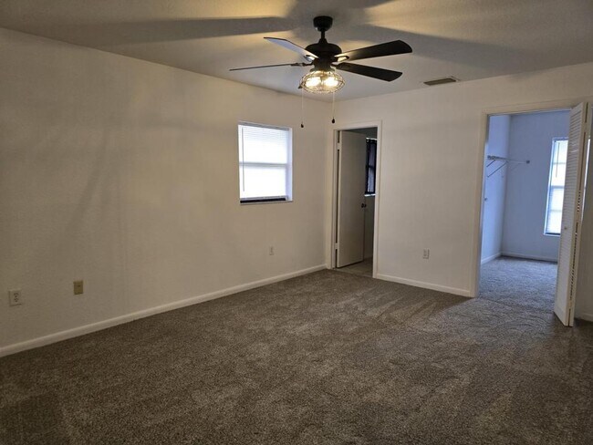 Building Photo - 1420 Mariner Blvd