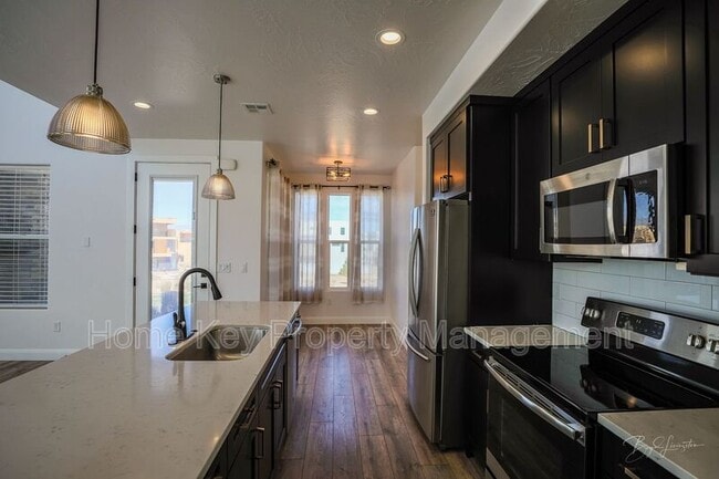 Building Photo - 5528 S Ochre Ln