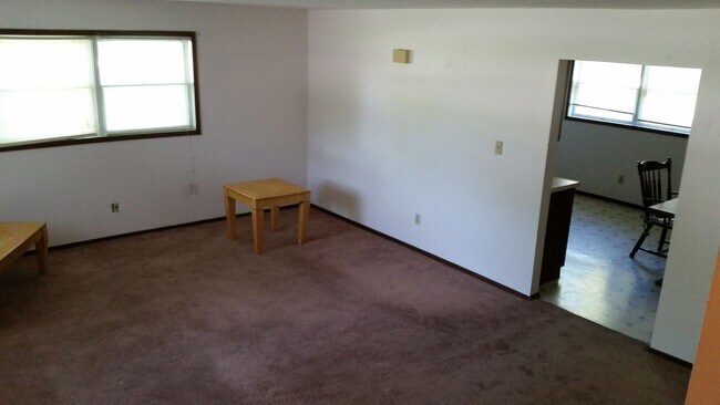 Building Photo - Fandre Dr 2823-2825