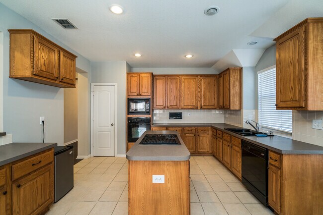 Building Photo - 5452 Lake Powell Dr