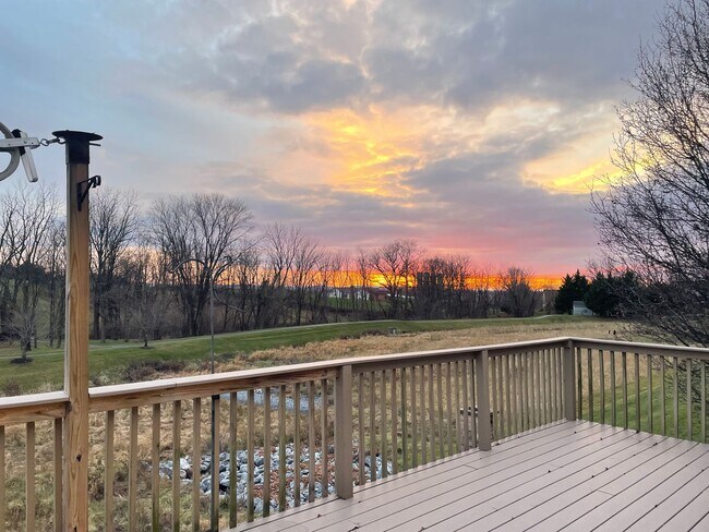 Building Photo - Beautiful 3 bedroom 2 bathroom Rancher in Great Manheim Location!