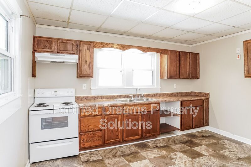 Building Photo - 842 Efird St