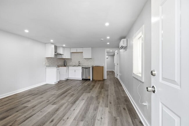 Building Photo - 2336 Clifton Ave