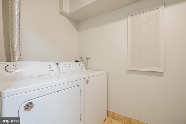 Building Photo - 7932 Silverada Pl