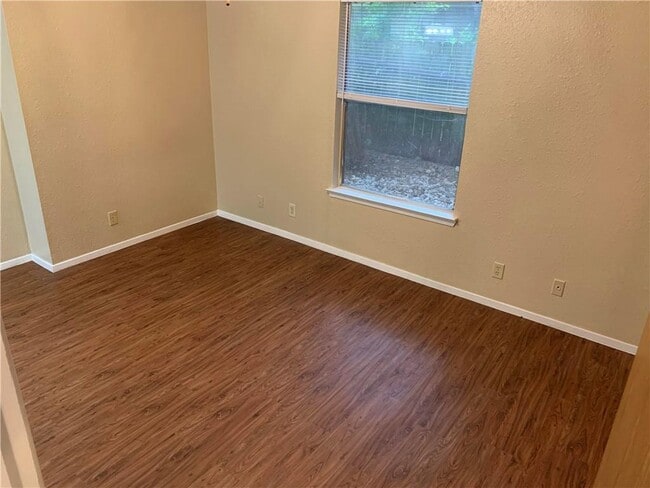 Building Photo - 8009 Clydesdale Dr