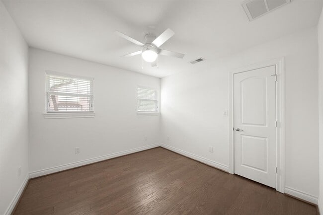 Building Photo - 4427 Sarong Dr