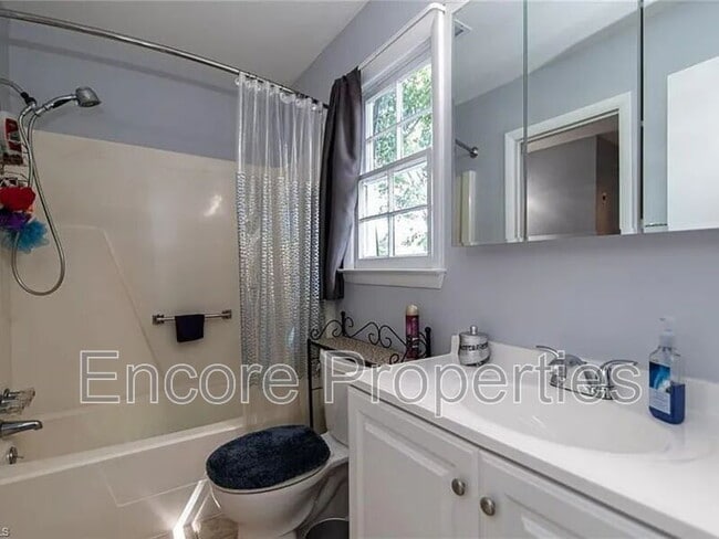 Building Photo - 2141 Stonehaven Rd