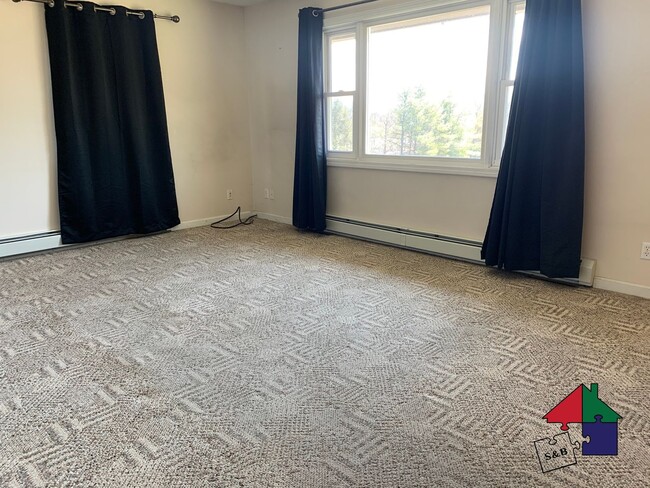 Building Photo - Barre Single Family Home - 4BR 1.5BA with In-Unit Laundry