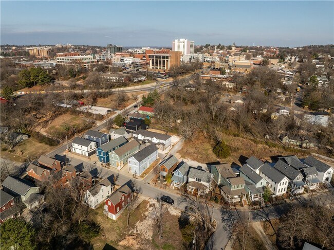 Building Photo - 146 E South St