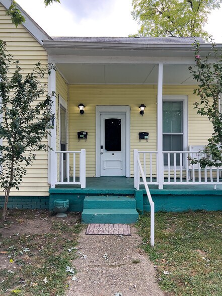 Building Photo - 337 E 15th St