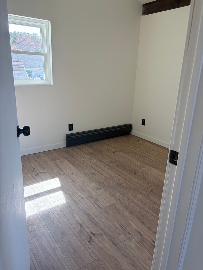 Bedroom 2 - 12516 W Torquay Rd