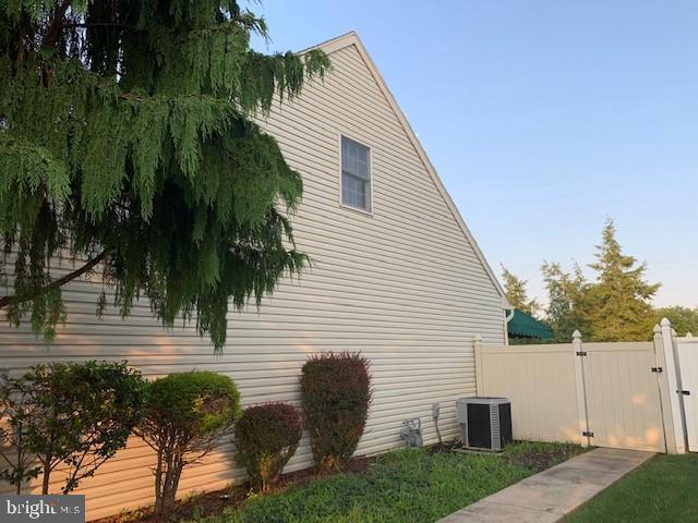 Building Photo - 401 Augusta Dr E