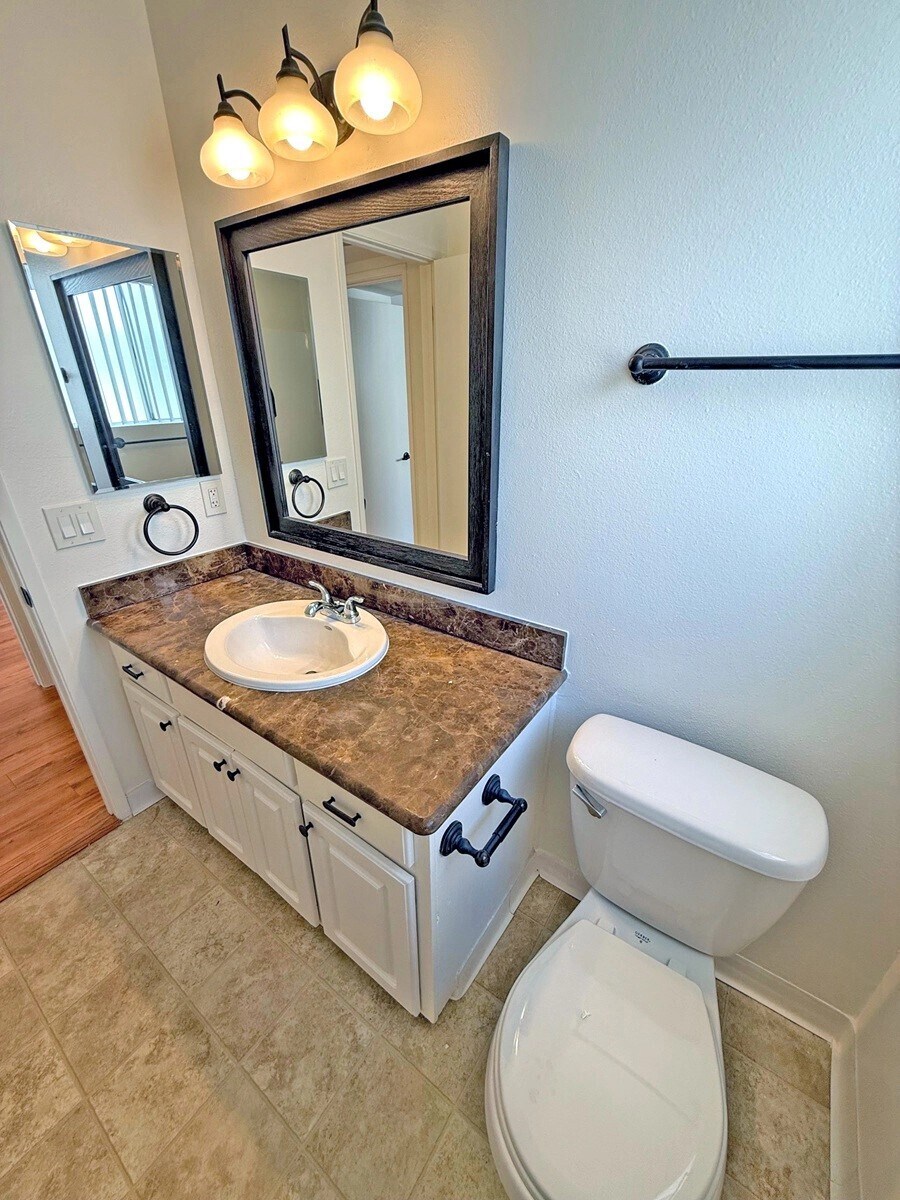 Building Photo - 5000 Whitsett Ave