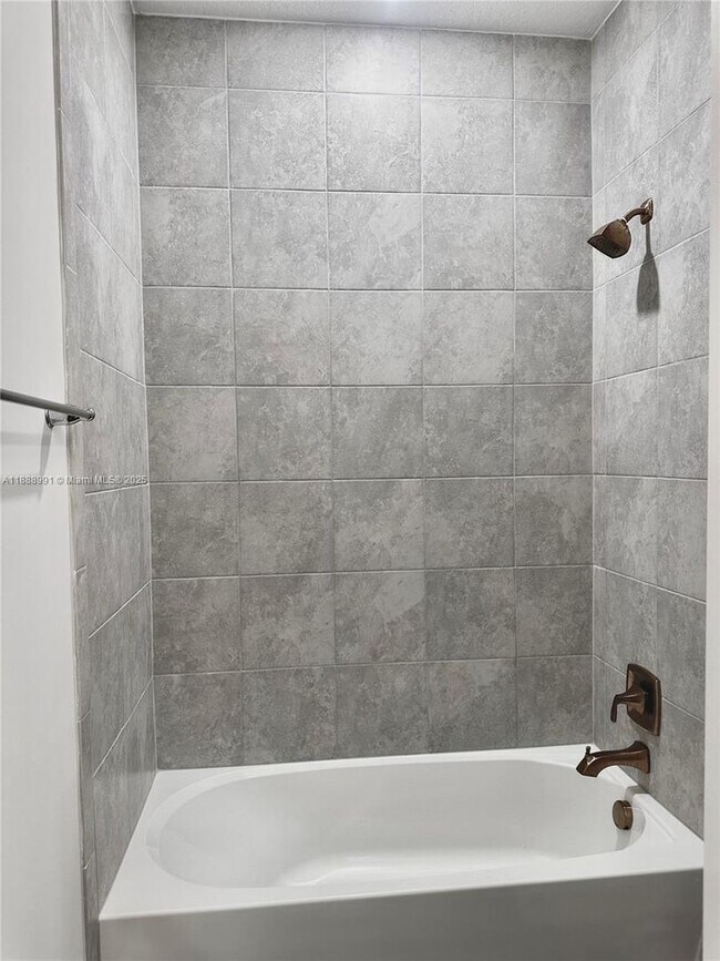 Building Photo - 4022 Large Leaf Ln