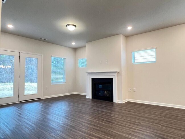 Building Photo - 5 Bedroom Single Family for Sale close to ...