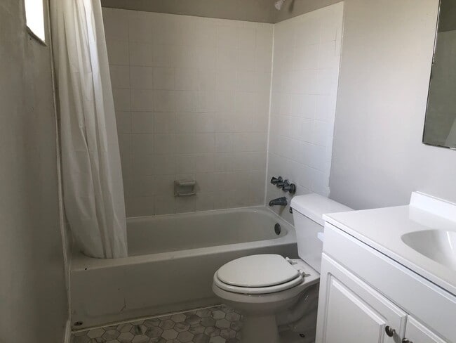 Building Photo - 2 Bed 2 Bath Home | Corner Lot with Single Car Garage | Pet Friendly | Washer Dryer Hook Ups | Se...