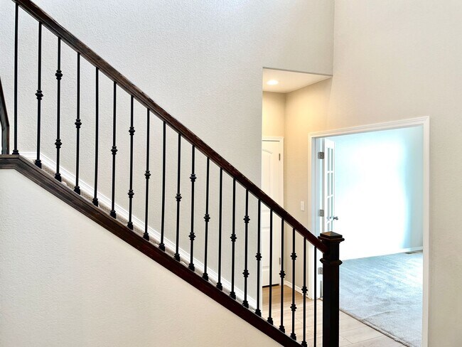 Building Photo - Built in 2021- Stunning 5 Bedroom 4 bath H...