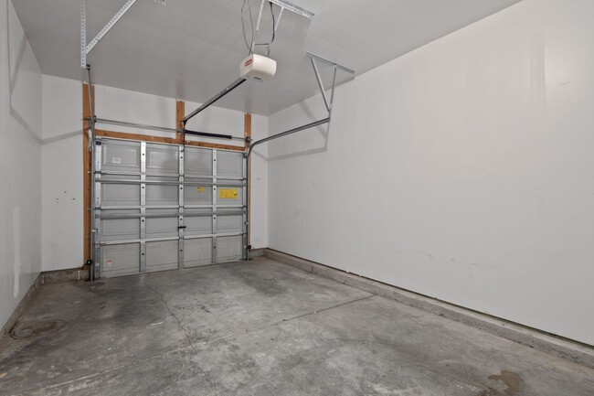 Building Photo - Spacious 3-Story End-Unit Townhome Near RTP