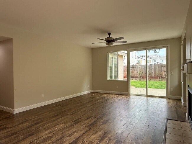 Building Photo - 4081 Aragon Way