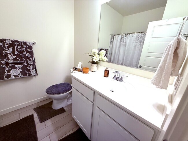 Building Photo - 35377 W Santa Monica Ave