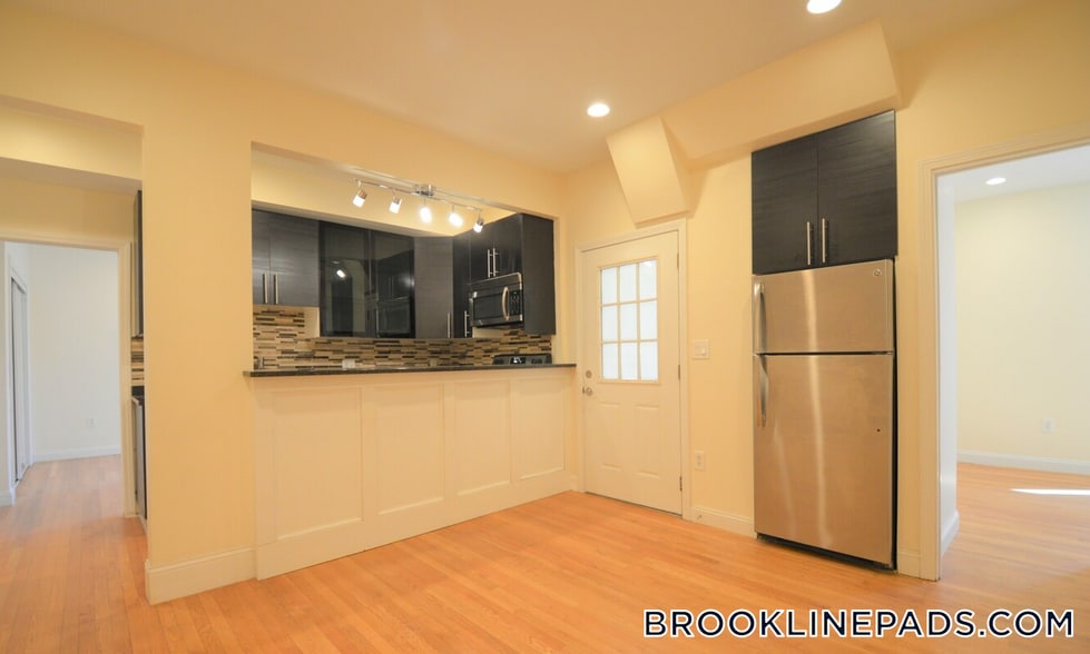 Building Photo - 1801 Beacon St