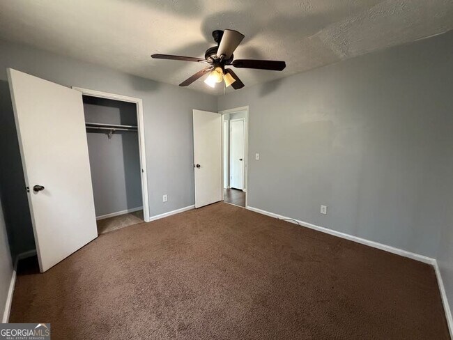 Building Photo - 804 Emerald Forest Cir SW