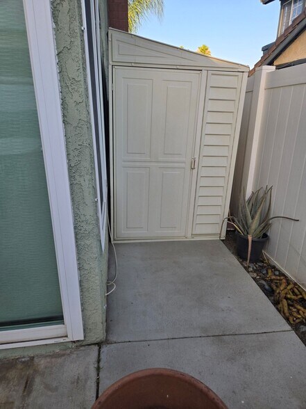 Building Photo - 1828 Springtree Dr