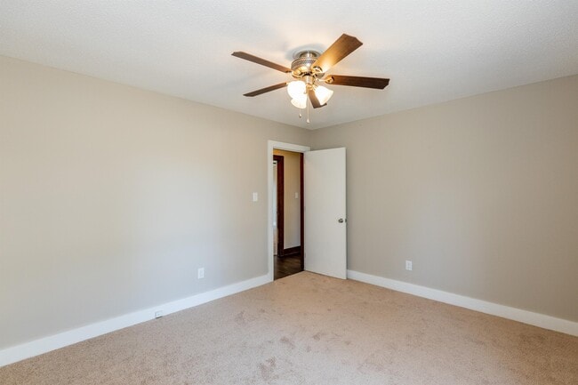 Building Photo - 624 Short Spoon Cir