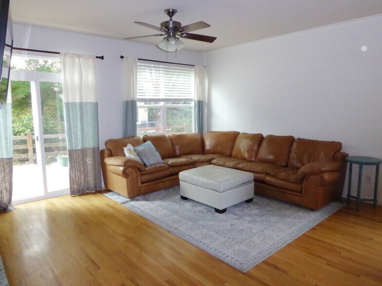 Building Photo - 3815 Little Dipper Dr