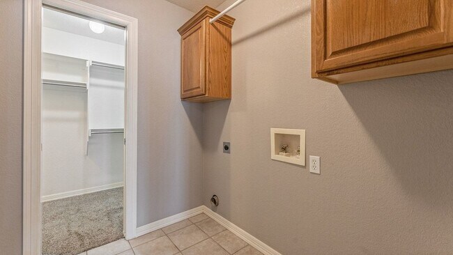 Building Photo - 884 Palisades Ave