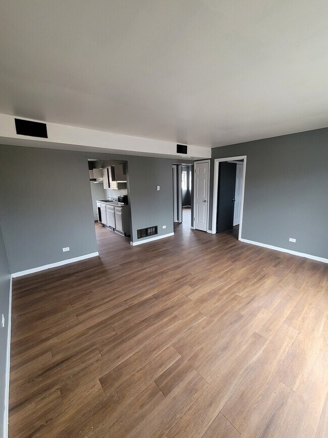 Building Photo - 14521 Richmond Ave