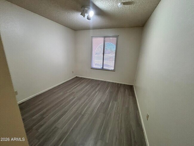 Building Photo - 5309 S River Dr