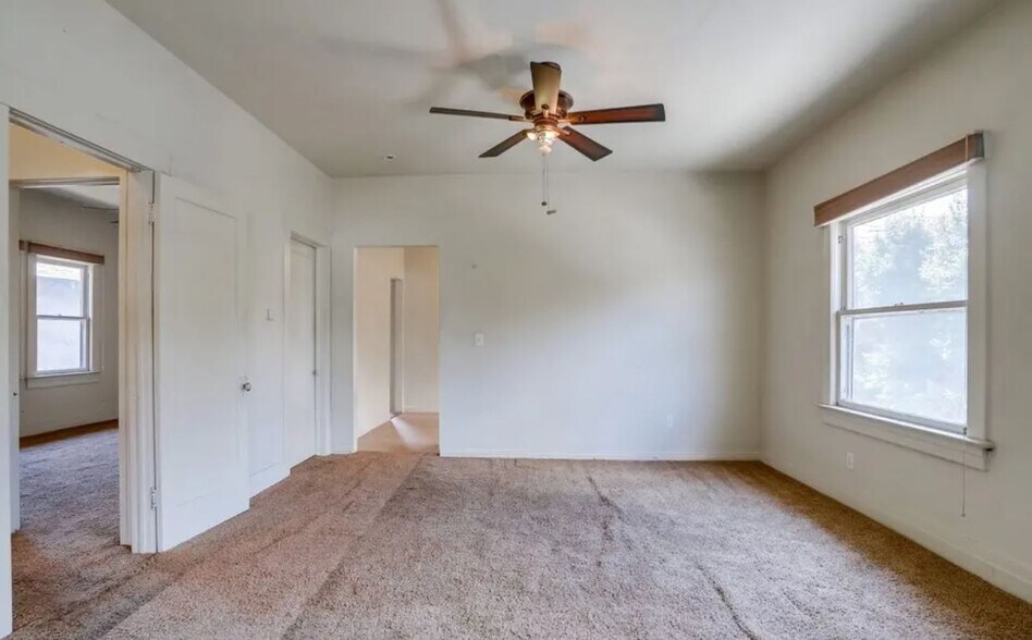 Building Photo - 6826 Hollenbeck St