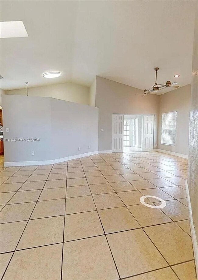 Building Photo - 14001 Oak Ridge Dr