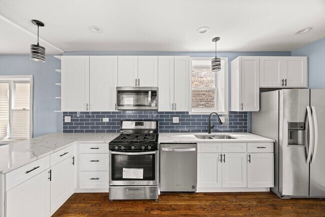 Building Photo - 8332 S May St