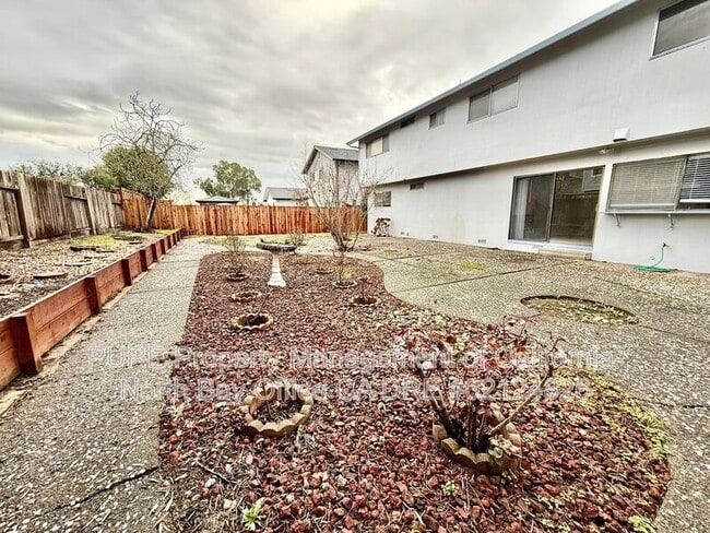 Building Photo - 804 Parent Way