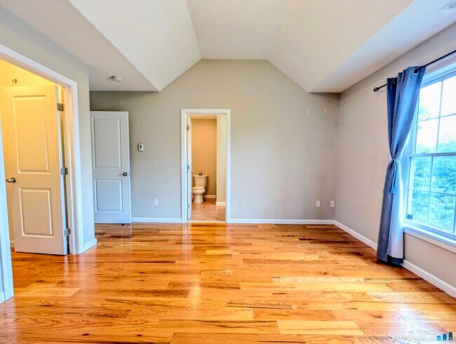 Building Photo - 15 Old Oak Dr